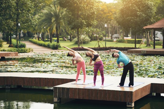 การฝึกโยคะ หนึ่งในกิจกรรมการท่องเที่ยวเชิงสุขภาพ (wellness Tourism)