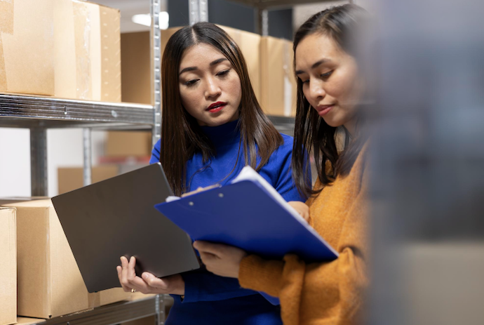 ทีมงานหารือกันเรื่องการหา Supplier ในประเทศ