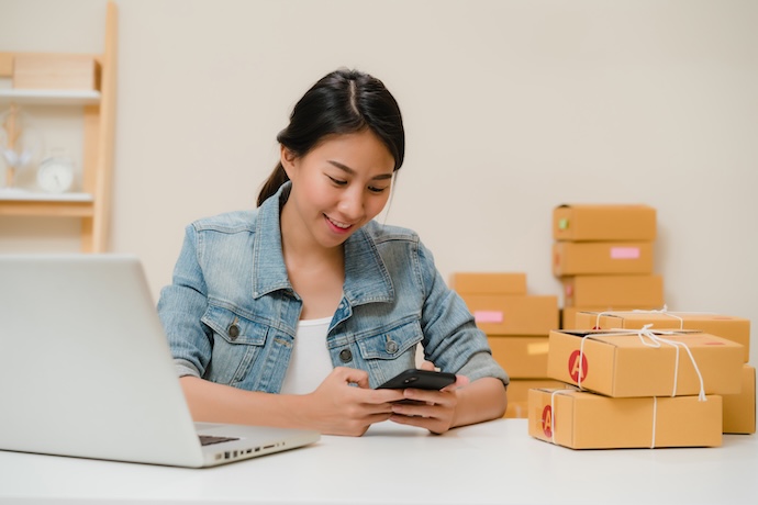 เจ้าของธุรกิจออนไลน์ใช้ AI แชตบอตขายของเพื่อให้สามารถตอบลูกค้าได้ทันที